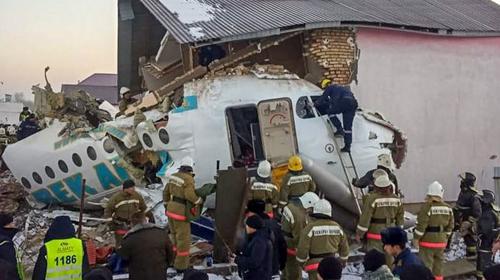 Avión se estrella con 100 pasajeros, se reportan 12 fallecidos 