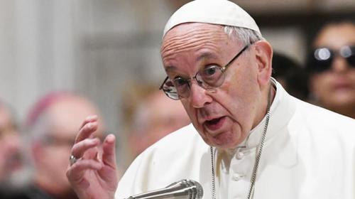 El enojo del Papa Francisco por "jaloneo" de una mujer