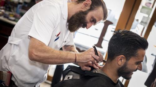 Gracioso "error" de peluquero se vuelve viral