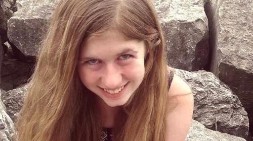 Encuentran a adolescente desaparecida tras muerte de sus padres