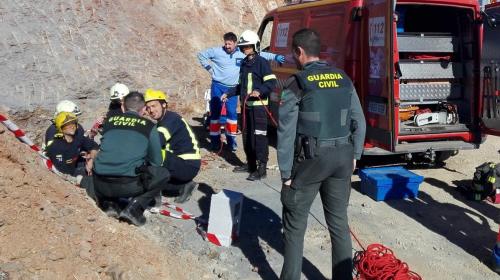España se paraliza en operativo para rescatar a niño que cayó a pozo