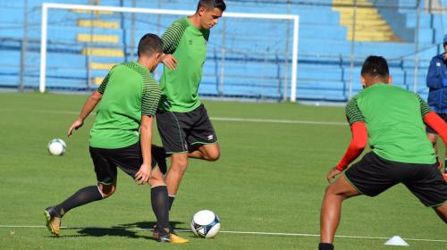 La mala suerte de Arce: el mexicano se lesionó en el entreno rojo