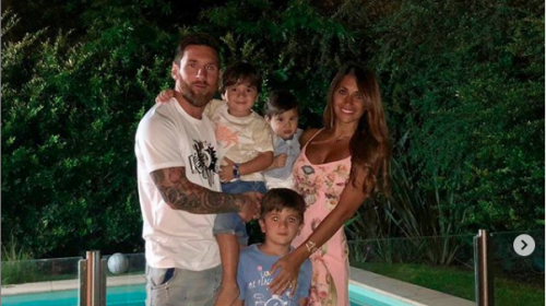 Mateo Messi vuelve a causar furor por su pose en foto familiar