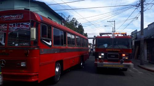 Explosión en un bus deja varios heridos en la zona 7 