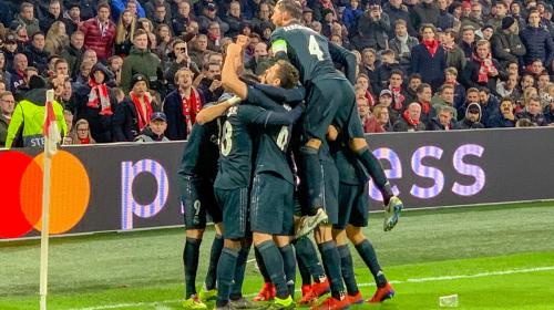 El Real Madrid gana con solvencia en el campo del Ajax 