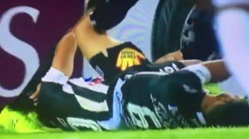 Futbolista se desvanece durante partido de la Copa Sudamericana