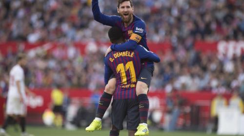 Espectacular triplete de Messi y el Barcelona remonta en Sevilla
