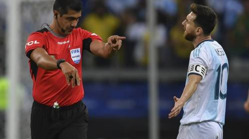 Los dos penaltis que el VAR no vio en favor de Argentina