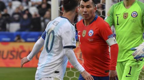 Lionel Messi y Medel se van expulsados por agredirse en el campo