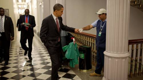 Jimmy imita saludo del expresidente de EE.UU. Barack Obama