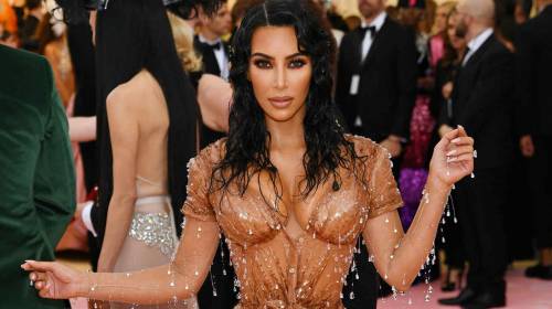 Kim Kardashian luce irreconocible sin maquillaje ni Photoshop