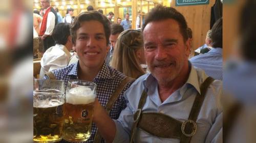 Hijo de Schwarzenegger felicita a su padre con nueva imagen