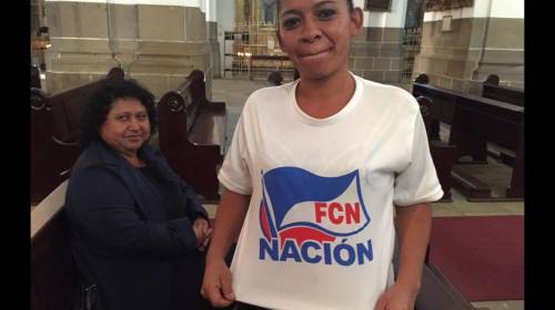 Lo que esconden las playeras de FCN que entregaron en Quiché