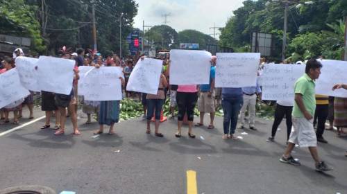 Inconformes con elección de alcalde bloquean ruta en Retalhuleu