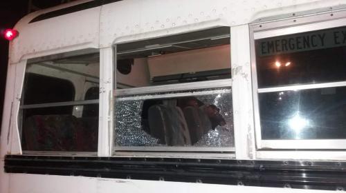 Chivos atacan a pedradas bus de Chiantla y asaltan a jugadores