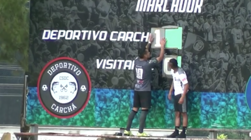 Insólita celebración de jugador de Carchá tras anotar un gol