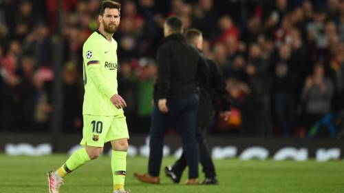 El tenso momento entre Messi y aficionados del Barça