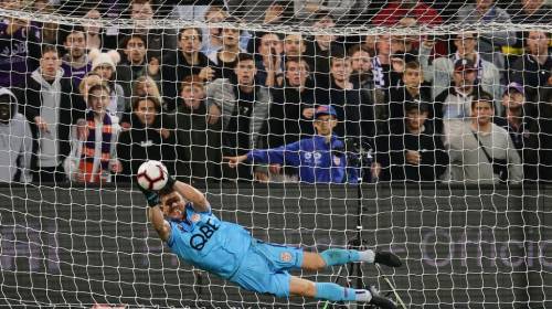 ¡De infarto! Portero ataja 4 penales y anota un gol en Australia