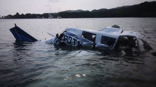 Avioneta cae en zona turística de Roatán, Honduras 