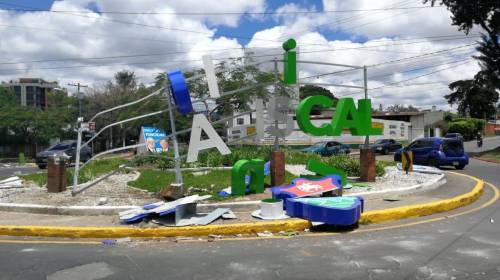 No fue vandalismo: el accidente que destruyó ornato en zona 11