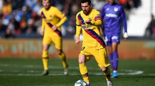 El Barça rescata el triunfo ante el colero