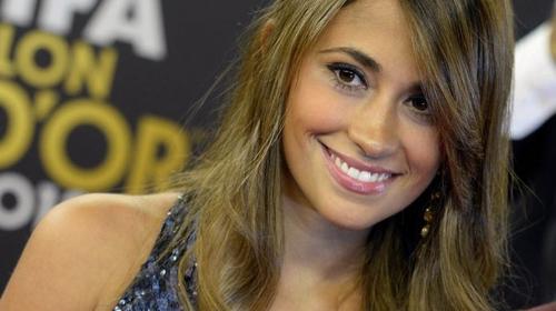 Antonella Rocuzzo se roba las miradas en paseo en "scooter" 