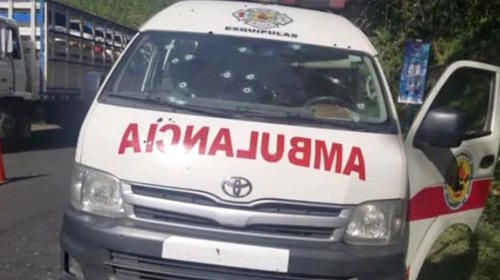 Atacan a balazos ambulancia para "rematar" a un herido