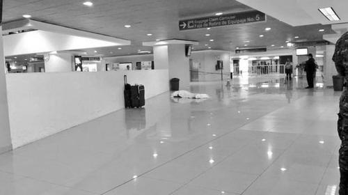 Turista muere en el aeropuerto La Aurora
