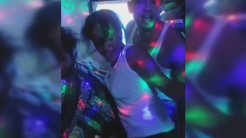 Reo publica video con mujeres que bailan en su celda 