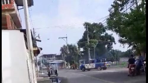 PNC dispara gas lacrimógeno a balseros en Ayutla, San Marcos 