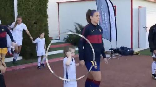 El berrinche de una niña por salir con la jugadora del Barcelona