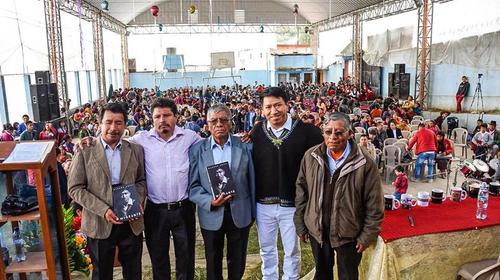 Migrante guatemalteco lanza libro donde habla de su éxito 