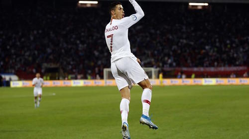 Cristiano Ronaldo pica el balón y hace un golazo con Portugal