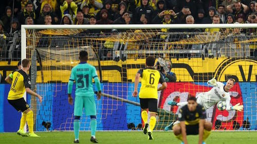Ter Stegen salvó al Barcelona en su visita al Borussia Dortmund