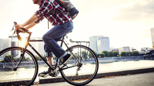 Andar en bicicleta te ofrece grandes beneficios
