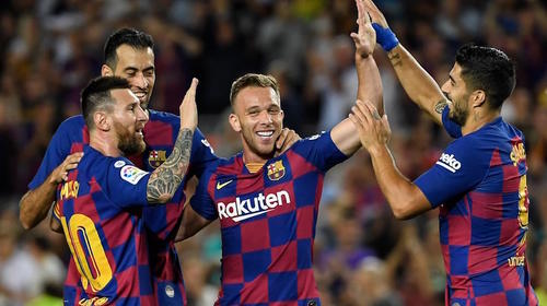 El Barcelona gana, pero no convence 