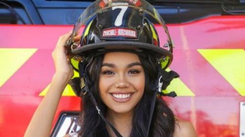 La sexy Miss Universo Chile que aspira a ser bombera