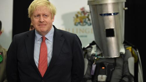 Boris Johnson continúa en el intensivo en condición "estable"