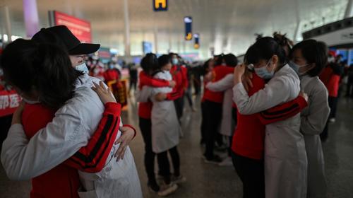 Wuhan celebra el fin del encierro de dos meses por coronavirus