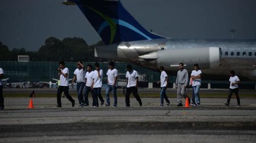 EE.UU. reanuda deportación de guatemaltecos en medio de crisis