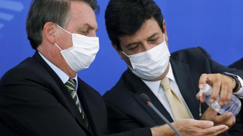 Bolsonaro destituye a ministro de Salud en crisis del coronavirus