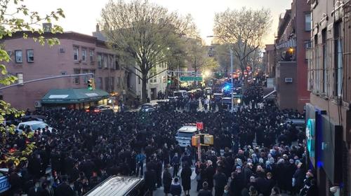 Críticas al alcalde de NY por denunciar funeral masivo de judíos