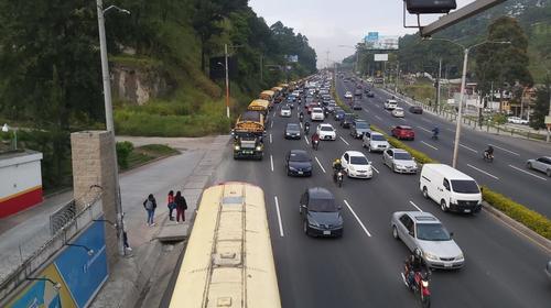 Manifestación de buses complica el tránsito en Guatemala
