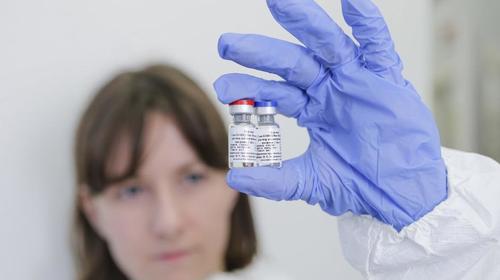 Polémica por propuesta para hacer obligatoria vacuna contra Covid