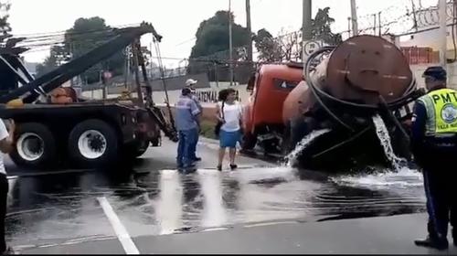 Cierran paso en ruta al Pacífico por accidente de camión