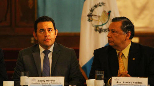 Presidente del Parlacen explica la juramentación de Jimmy Morales