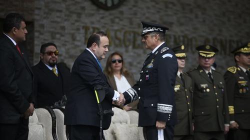 Giammattei acordó con Colombia ayuda militar para Guatemala