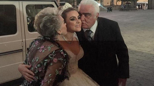 Las imágenes de la lujosa boda de la nieta de Vicente Fernández