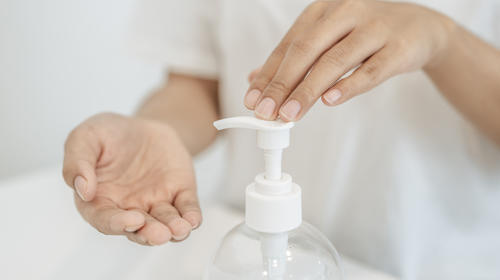 FDA advierte: desinfectantes de manos podrían estar contaminados