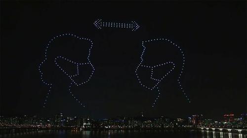 300 drones iluminan el cielo con medidas de prevención en Corea